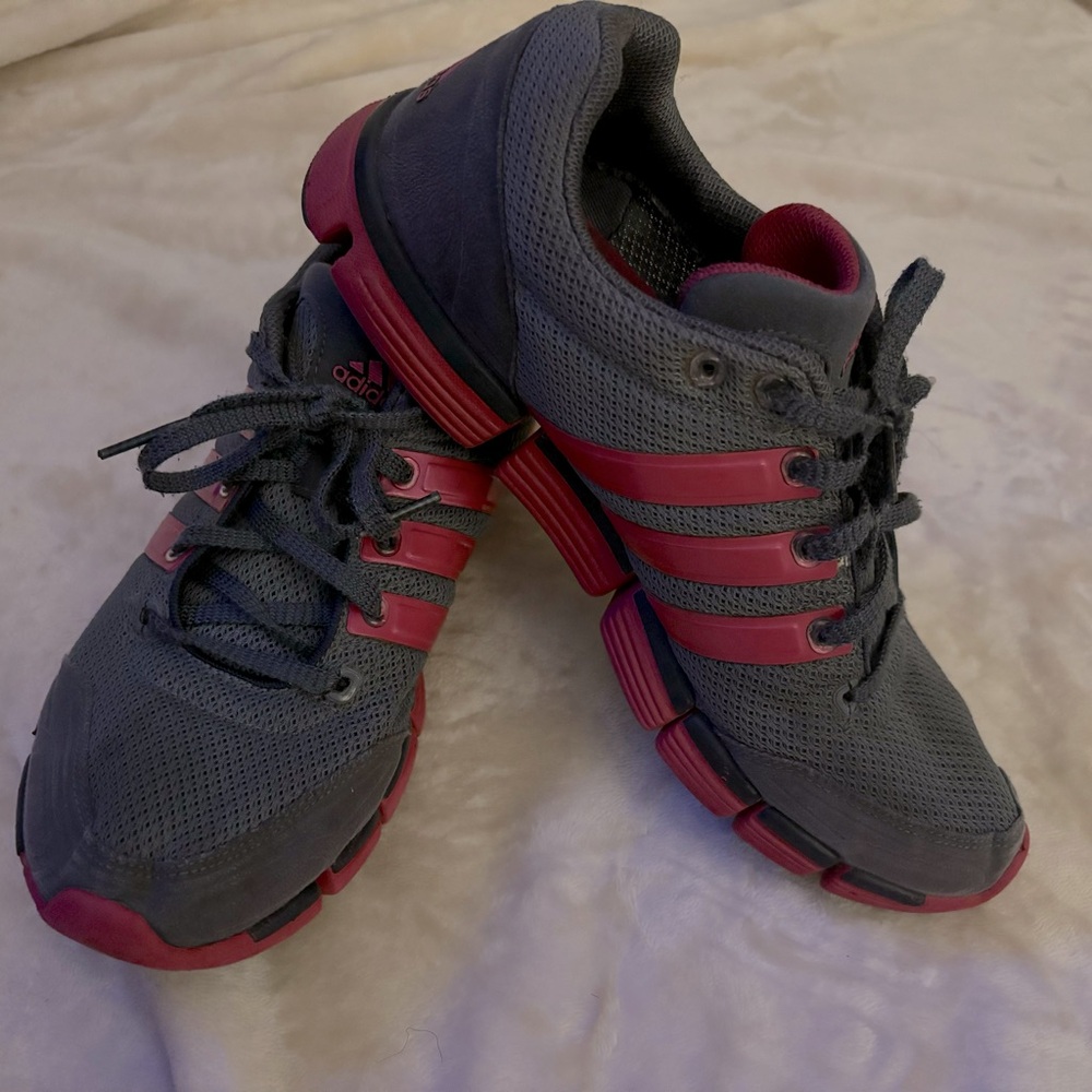 Women’s ADIDAS Sneaker
